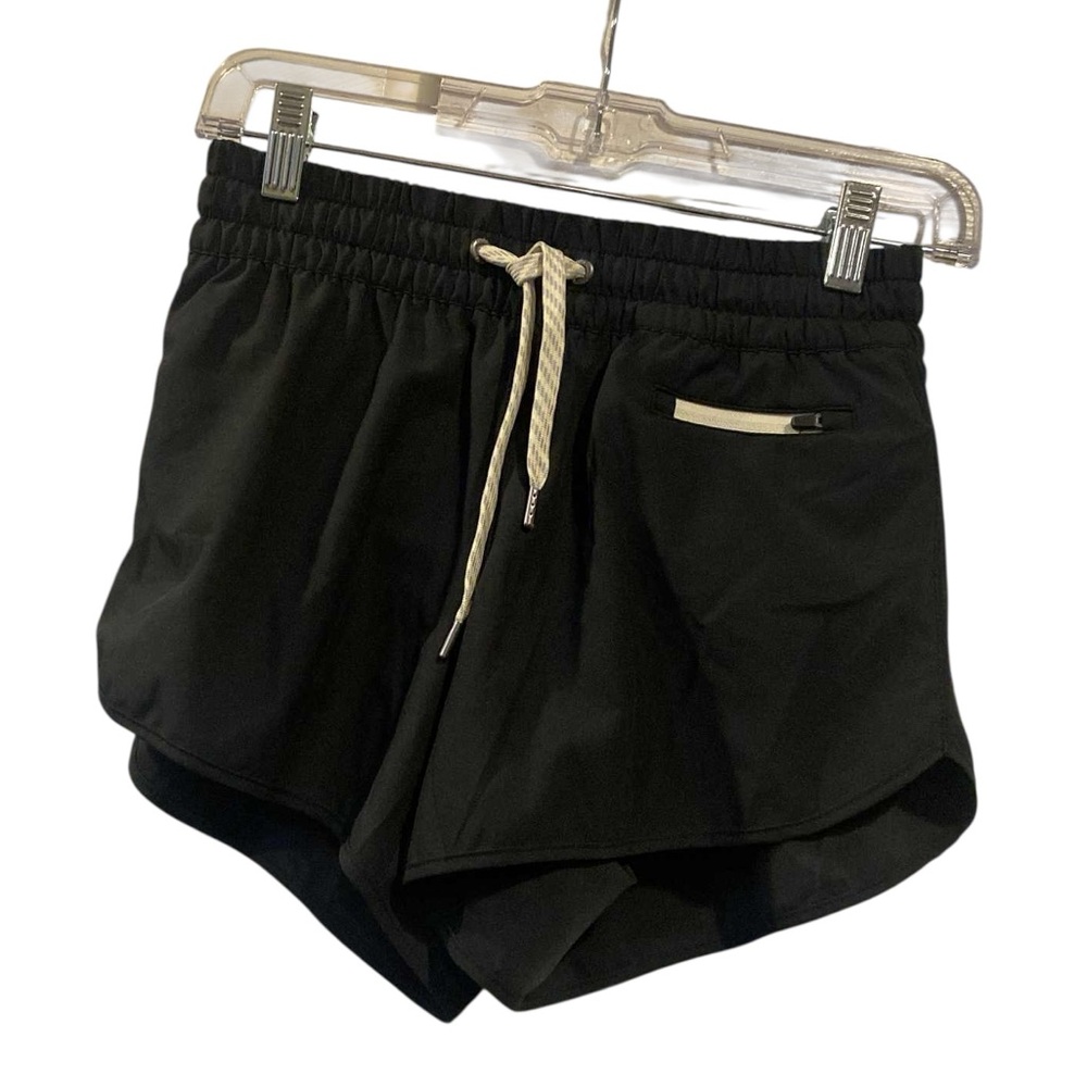 NWT Vuori clementine shorts 4” BLACK Size XS